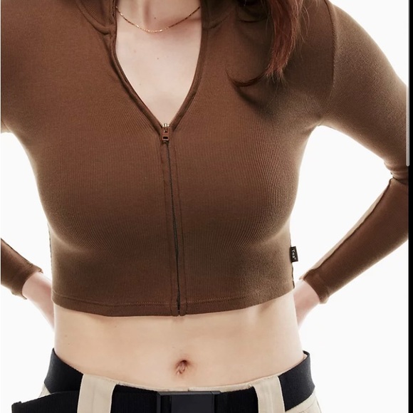 CROPPED COMFY NAVY ZIP UP - ARITZIA COPLEY LONGSLEEVE - Picture 1 of 5